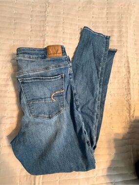 American Eagle Outfitters Light Wash Skinny Jeans